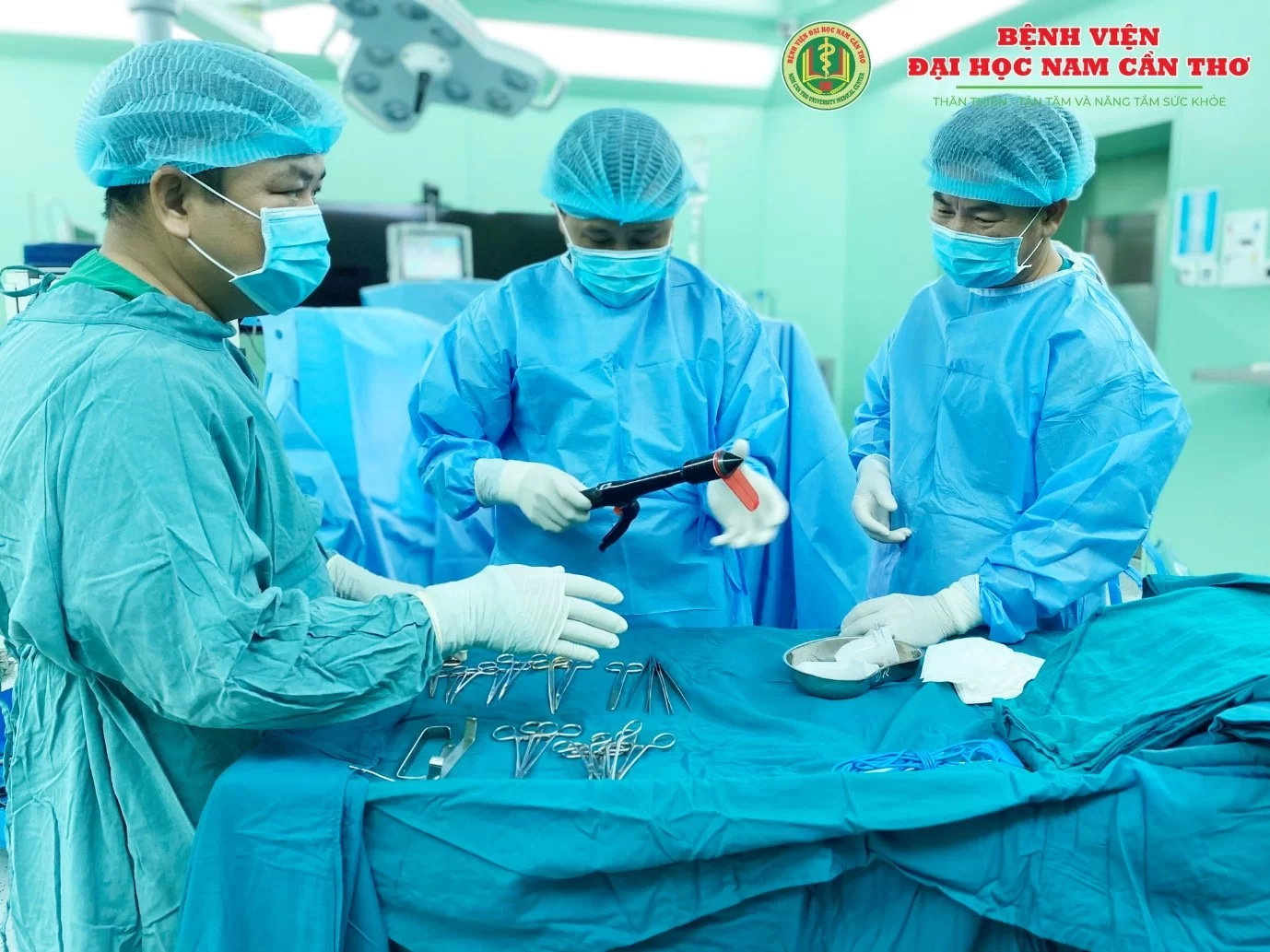 Cắt trĩ bằng phương pháp Longo 1 CẮT TRĨ THEO PHƯƠNG PHÁP LONGO