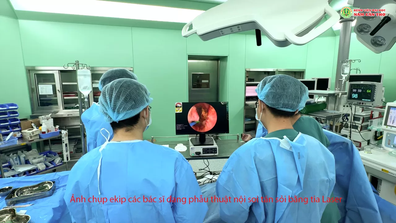 PHẪU THUẬT NỘI SOI ỐNG MỀM TÁN SỎI MẬT BẰNG LASER QUA ĐƯỜNG HẦM KEHR
