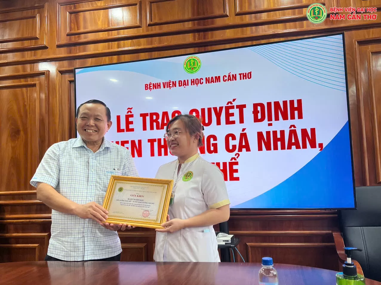 BỆNH VIỆN ĐẠI HỌC NAM CẦN THƠ BIỂU DƯƠNG NHỮNG CÁ NHÂN XUẤT SẮC TRONG PHONG TRÀO “NGƯỜI TỐT - VIỆC TỐT”