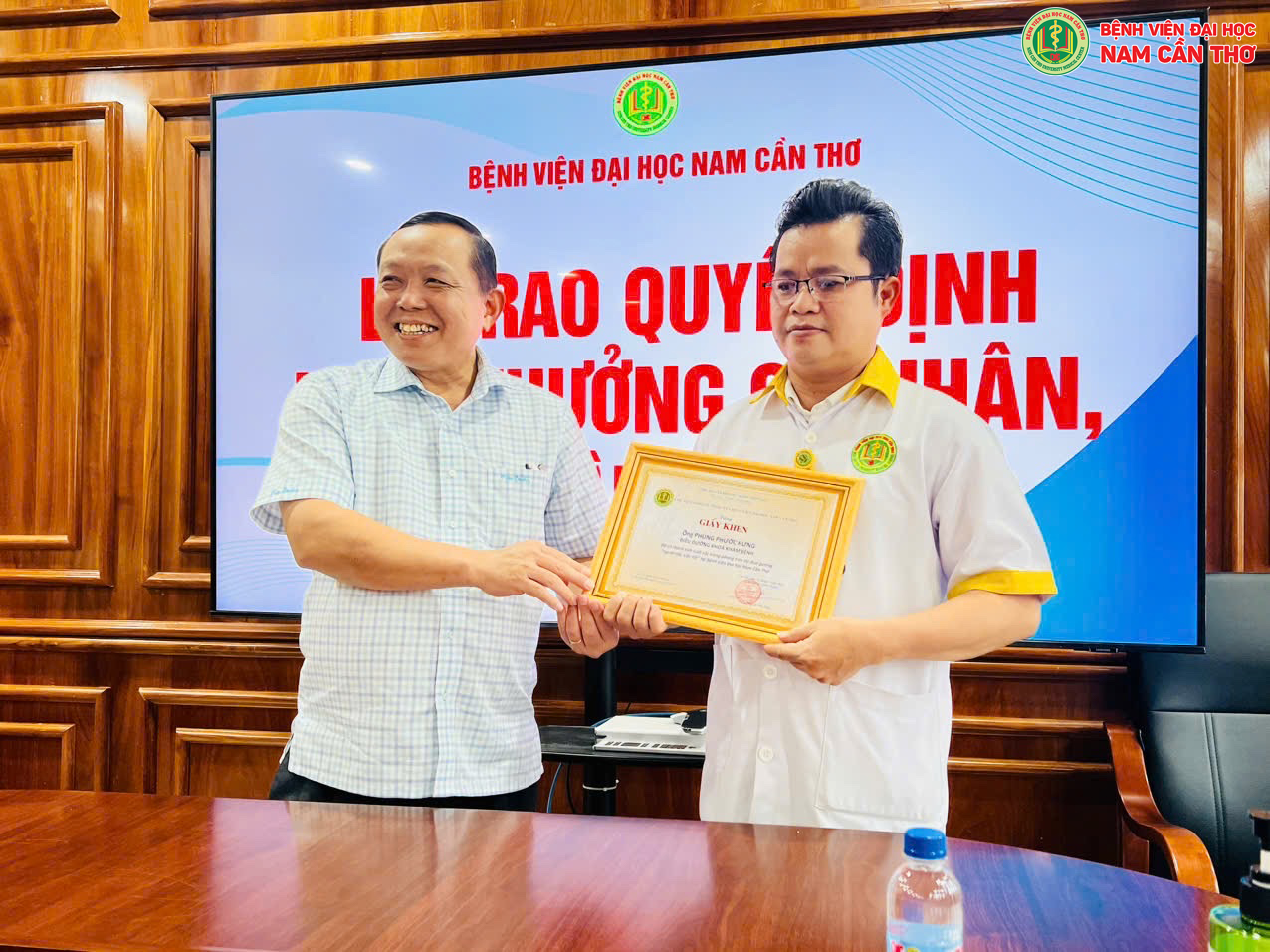 BỆNH VIỆN ĐẠI HỌC NAM CẦN THƠ BIỂU DƯƠNG NHỮNG CÁ NHÂN XUẤT SẮC TRONG PHONG TRÀO “NGƯỜI TỐT - VIỆC TỐT”