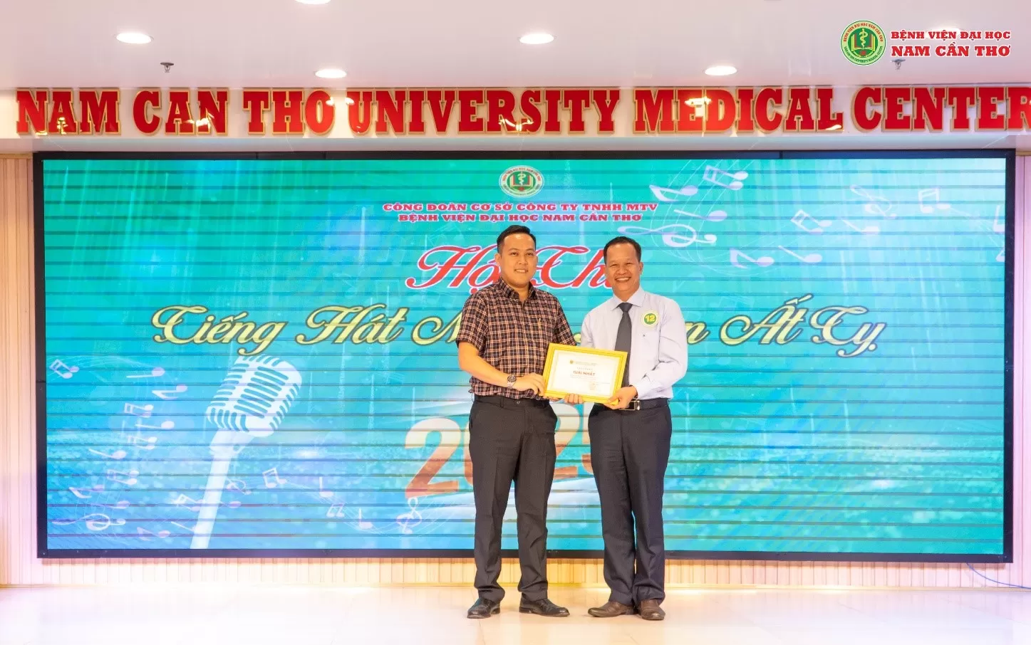 Giải Nhất: Tiết mục đơn ca “Hành trình trên đất phù sa” – Đặng Phùng Tưởng