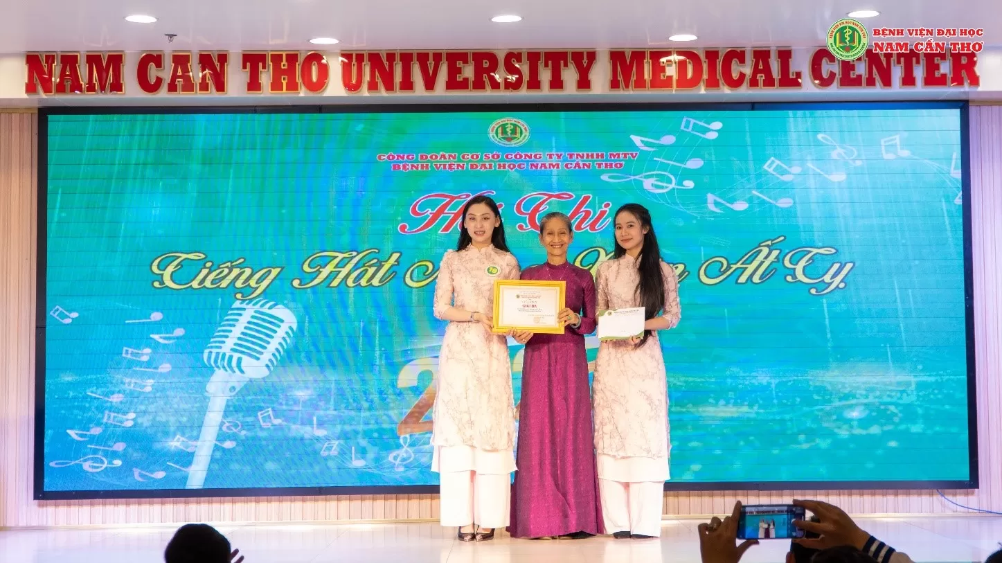 Giải Ba: Tiết mục song ca “Như hoa mùa xuân” – Nguyễn Thị Bảo Ngân và Nguyễn Hạnh Nhiên