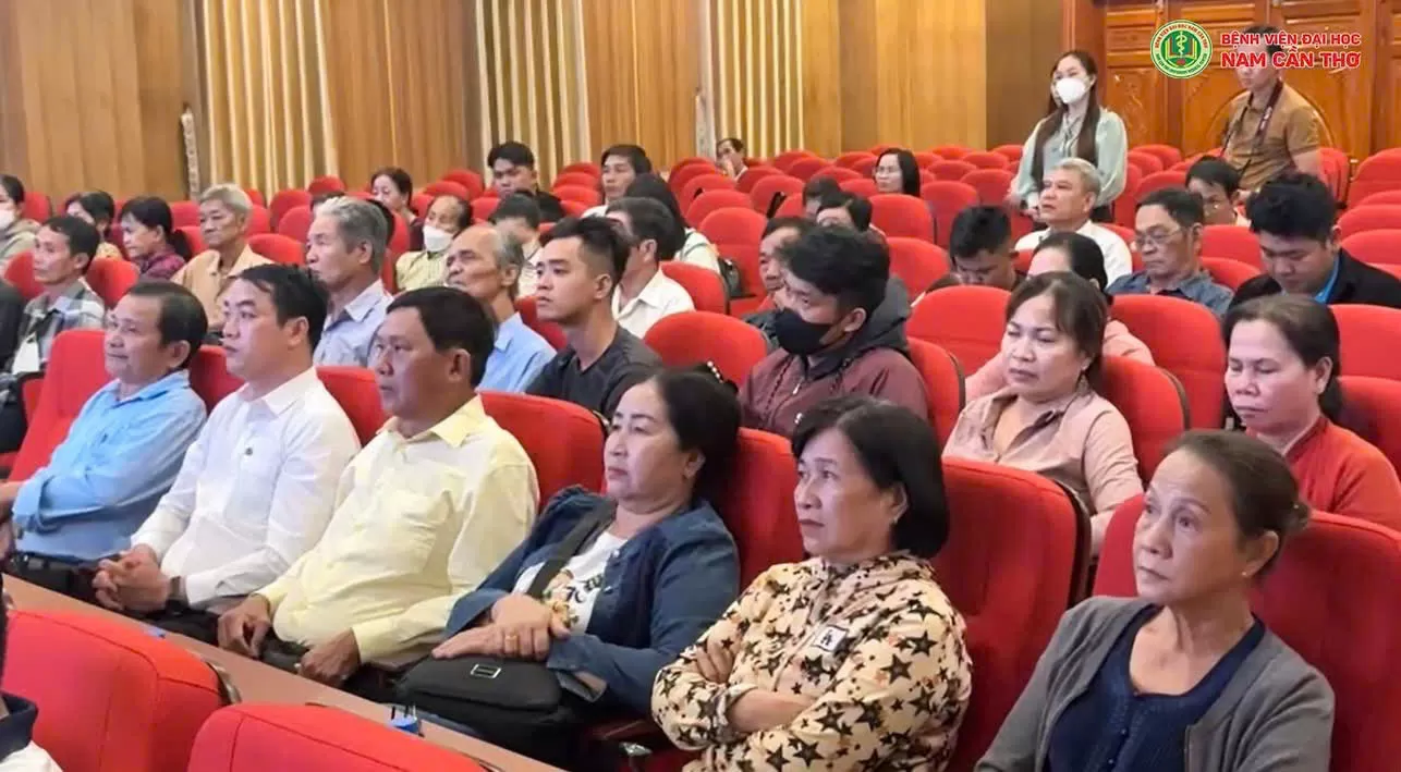 NHƯ MỘT LỜI TRI ÂN SÂU SẮC: Bệnh viện Đại học Nam Cần Thơ TRAO TẶNG 400 THẺ BHYT CHO BÀ CON QUẬN CÁI RĂNG