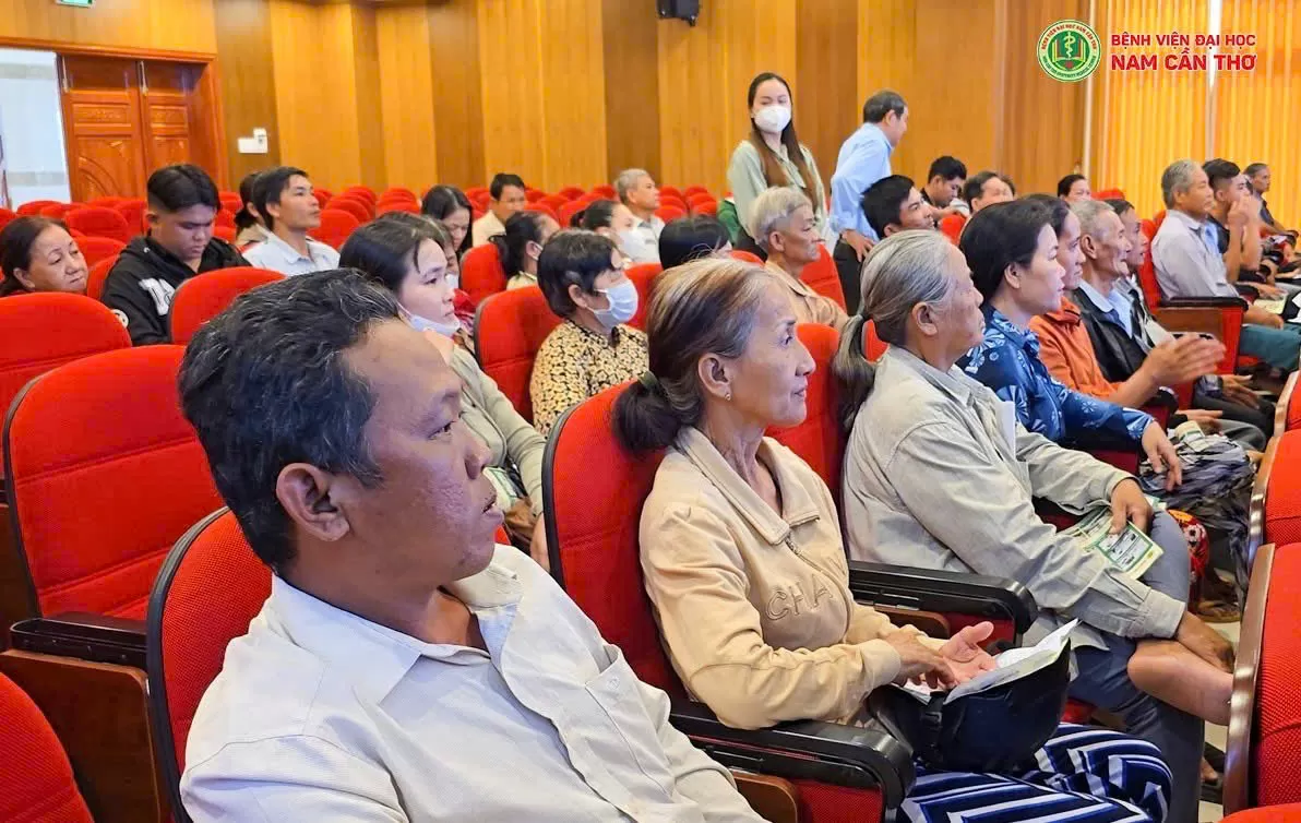 NHƯ MỘT LỜI TRI ÂN SÂU SẮC: Bệnh viện Đại học Nam Cần Thơ TRAO TẶNG 400 THẺ BHYT CHO BÀ CON QUẬN CÁI RĂNG