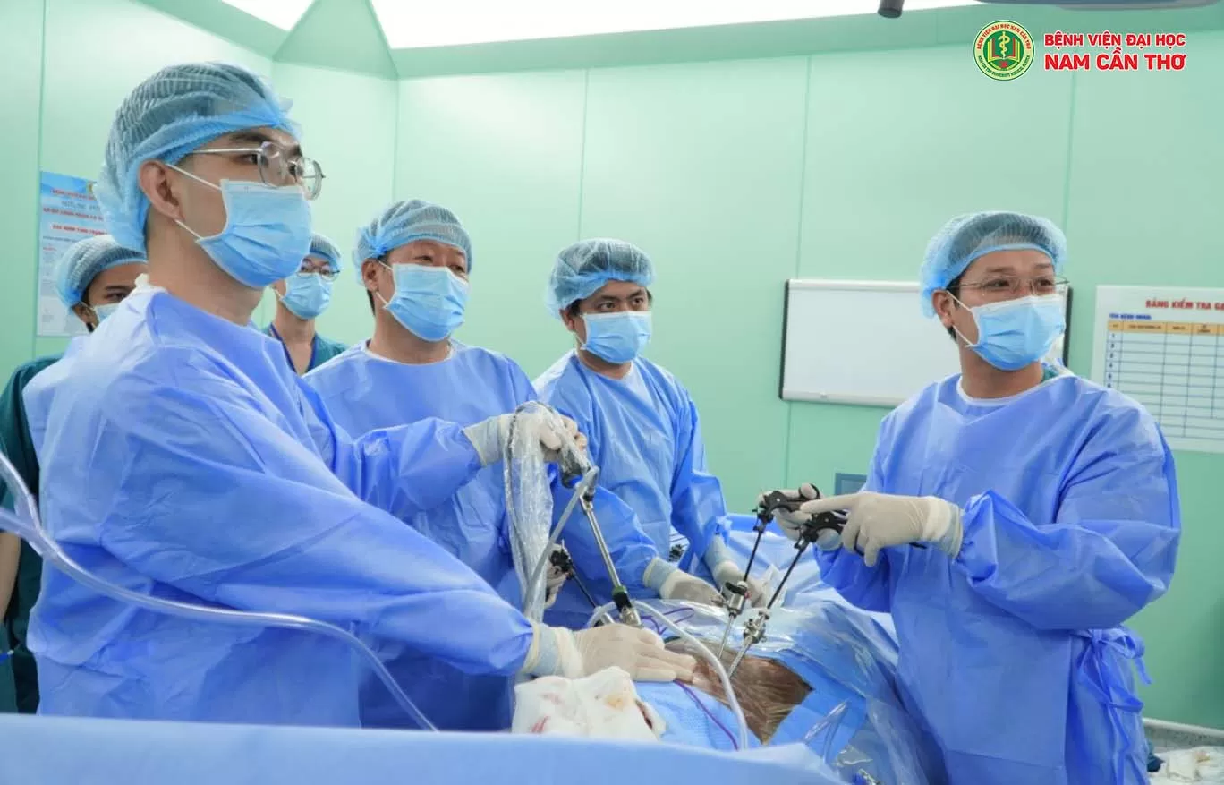 THÀNH CÔNG TRONG ĐIỀU TRỊ BỆNH LÝ UNG THƯ ĐẠI TRÀNG TẠI BỆNH VIỆN ĐẠI HỌC NAM CẦN THƠ