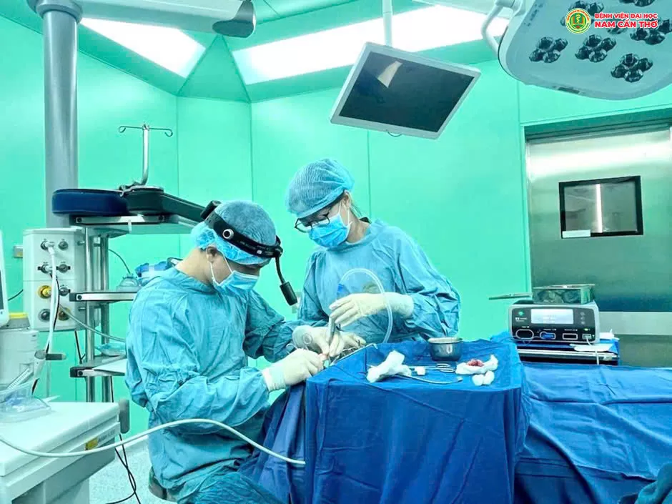 VIÊM AMIDAN TÁI PHÁT NHIỀU LẦN – DẤU HIỆU CẢNH BÁO BẠN CẦN PHẪU THUẬT NGAY 2 VIÊM AMIDAN TÁI PHÁT NHIỀU LẦN – DẤU HIỆU CẢNH BÁO BẠN CẦN PHẪU THUẬT NGAY