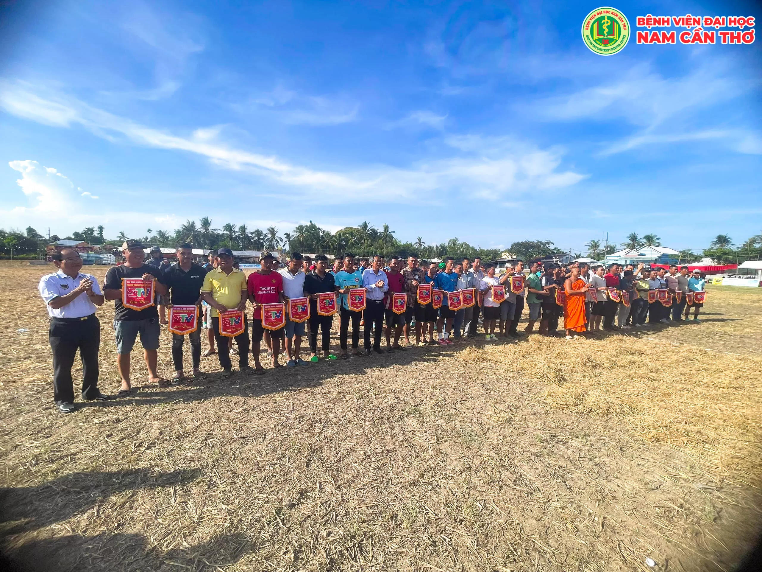 BỆNH VIỆN ĐẠI HỌC NAM CẦN THƠ HÂN HẠNH ĐỒNG HÀNH CÙNG GIẢI BÓNG ĐÁ NÔNG DÂN KHMER 2025