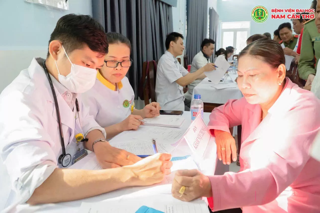 CỤC AN NINH CHÍNH TRỊ NỘI BỘ - BỘ CÔNG AN PHỐI HỢP CÔNG AN TP CẦN THƠ, BỆNH VIỆN ĐẠI HỌC NAM CẦN THƠ & BỆNH VIỆN ĐA KHOA XANH PÔN KHÁM BỆNH, CẤP PHÁT THUỐC MIỄN PHÍ CHO BÀ CON NGHÈO HUYỆN THỚI LAI