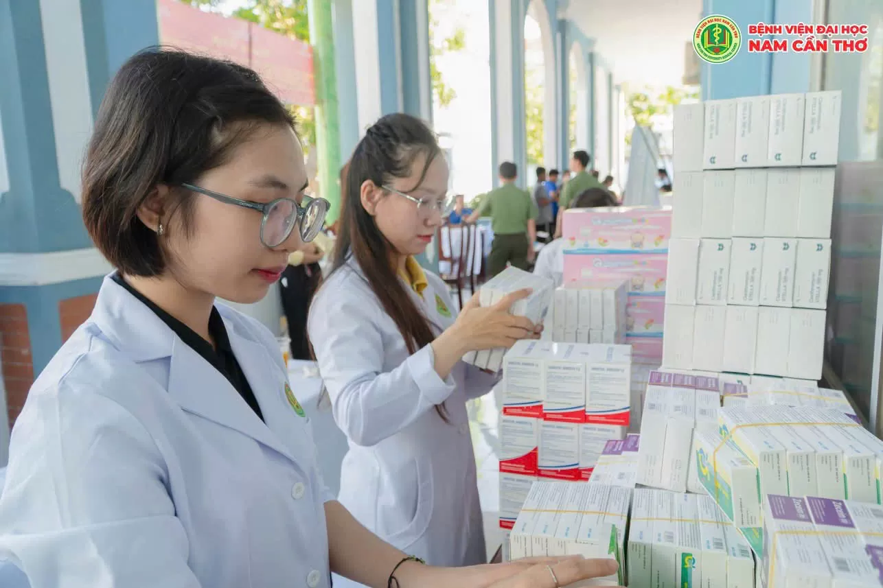 CỤC AN NINH CHÍNH TRỊ NỘI BỘ - BỘ CÔNG AN PHỐI HỢP CÔNG AN TP CẦN THƠ, BỆNH VIỆN ĐẠI HỌC NAM CẦN THƠ & BỆNH VIỆN ĐA KHOA XANH PÔN KHÁM BỆNH, CẤP PHÁT THUỐC MIỄN PHÍ CHO BÀ CON NGHÈO HUYỆN THỚI LAI