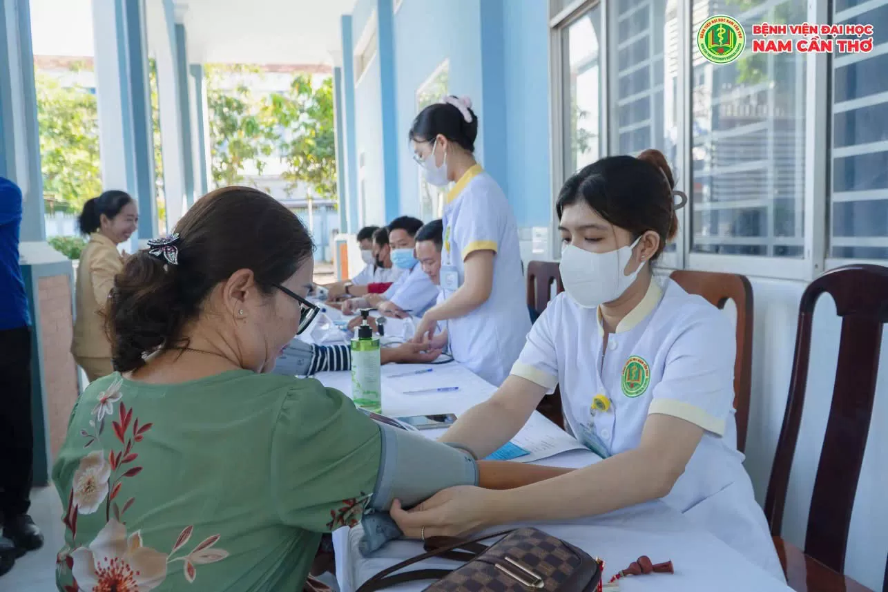 CỤC AN NINH CHÍNH TRỊ NỘI BỘ - BỘ CÔNG AN PHỐI HỢP CÔNG AN TP CẦN THƠ, BỆNH VIỆN ĐẠI HỌC NAM CẦN THƠ & BỆNH VIỆN ĐA KHOA XANH PÔN KHÁM BỆNH, CẤP PHÁT THUỐC MIỄN PHÍ CHO BÀ CON NGHÈO HUYỆN THỚI LAI