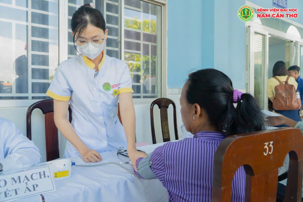 CỤC AN NINH CHÍNH TRỊ NỘI BỘ - BỘ CÔNG AN PHỐI HỢP CÔNG AN TP CẦN THƠ, BỆNH VIỆN ĐẠI HỌC NAM CẦN THƠ & BỆNH VIỆN ĐA KHOA XANH PÔN KHÁM BỆNH, CẤP PHÁT THUỐC MIỄN PHÍ CHO BÀ CON NGHÈO HUYỆN THỚI LAI