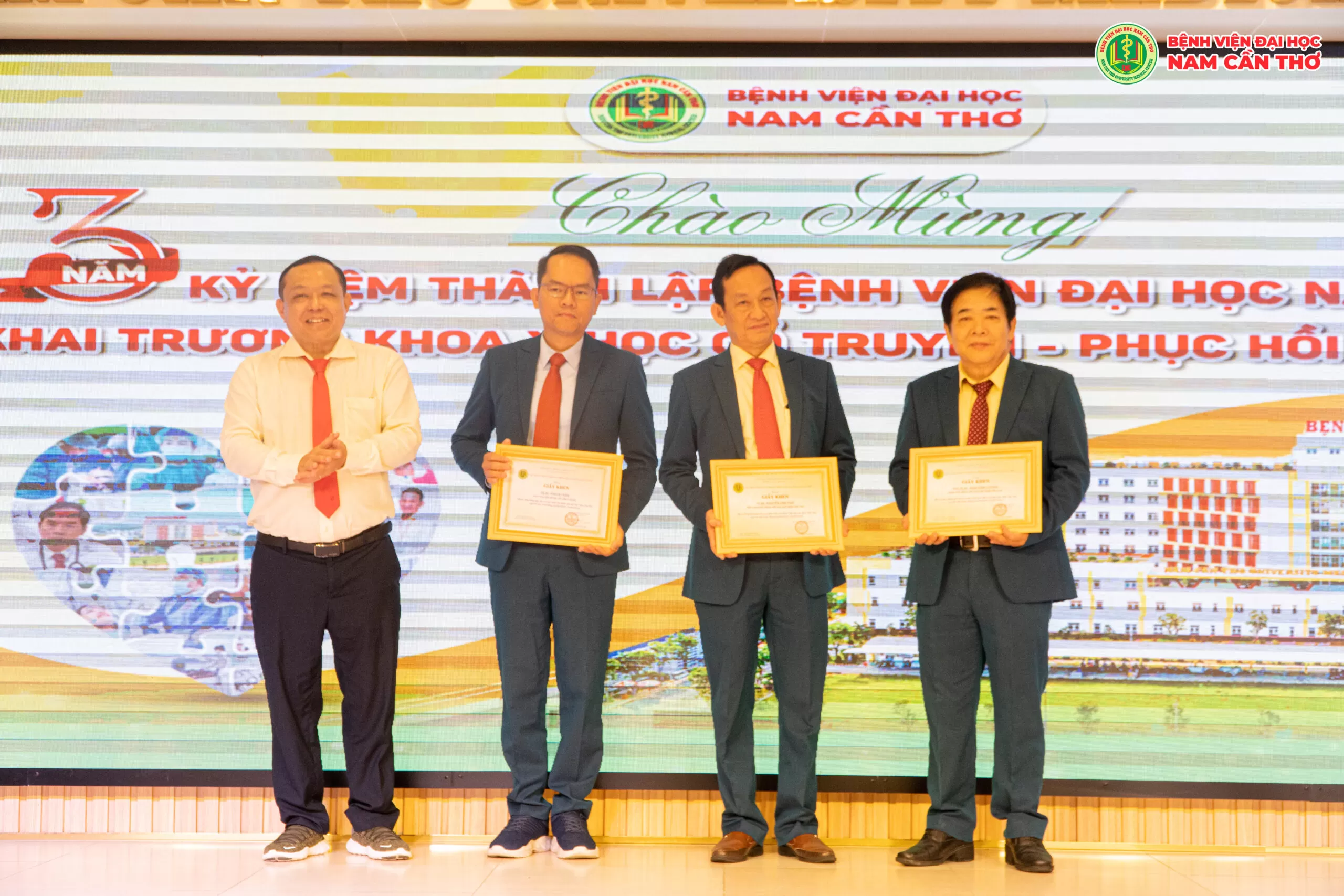 BỆNH VIỆN ĐẠI HỌC NAM CẦN THƠ TỔ CHỨC LỄ KỶ NIỆM 3 NĂM THÀNH LẬP, KHAI TRƯƠNG KHOA Y HỌC CỔ TRUYỀN VÀ PHỤC HỒI CHỨC NĂNG