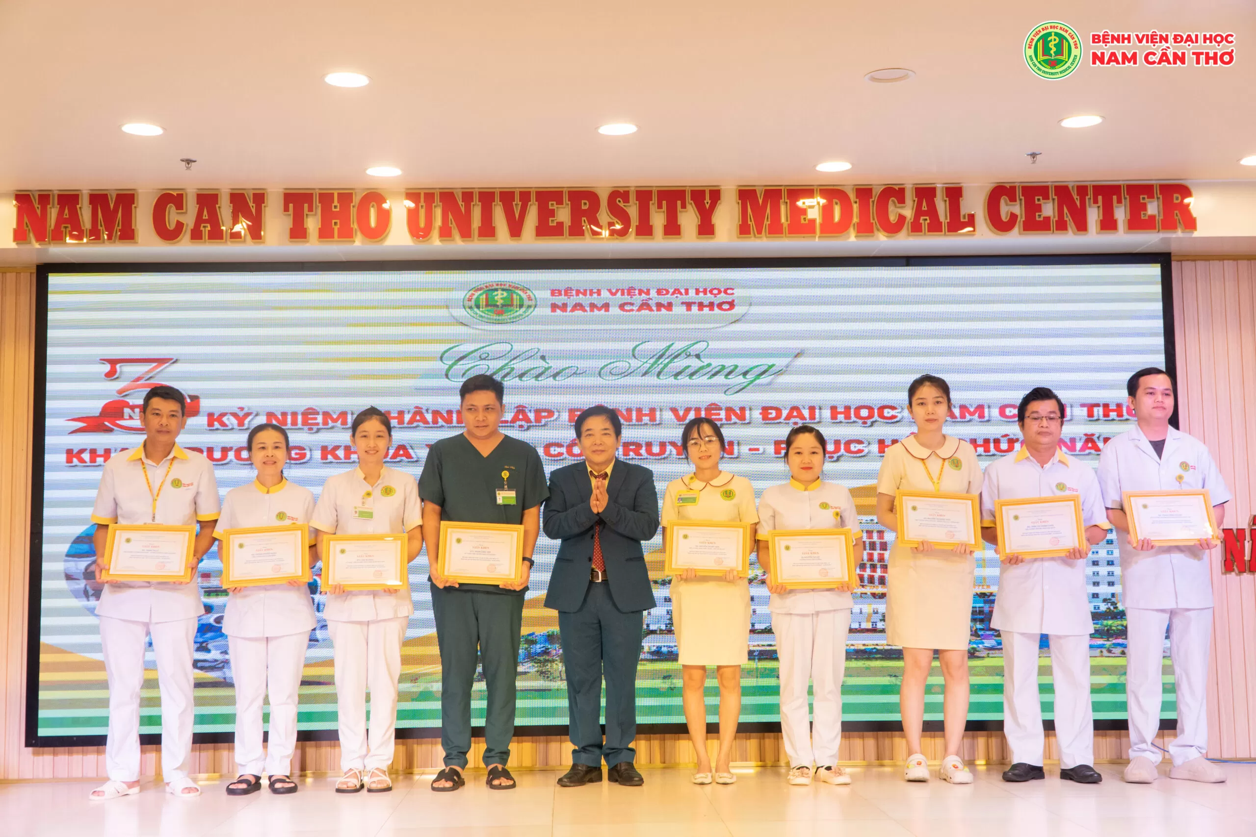 BỆNH VIỆN ĐẠI HỌC NAM CẦN THƠ TỔ CHỨC LỄ KỶ NIỆM 3 NĂM THÀNH LẬP, KHAI TRƯƠNG KHOA Y HỌC CỔ TRUYỀN VÀ PHỤC HỒI CHỨC NĂNG