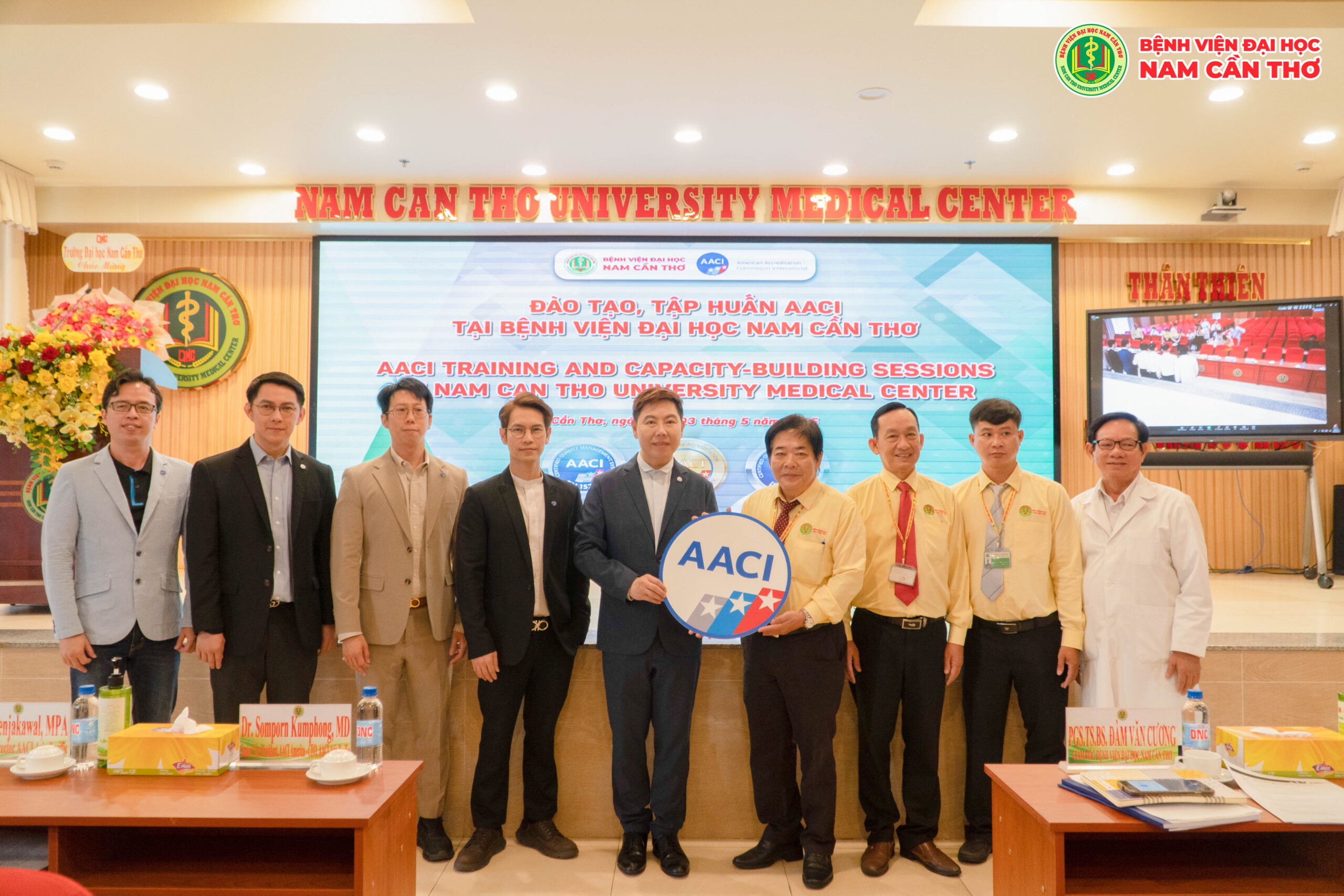 ĐOÀN KIỂM ĐỊNH QUỐC TẾ AACI HOA KỲ - TẬP HUẤN, ĐÀO TẠO NÂNG CAO CHẤT LƯỢNG Y TẾ TẠI BỆNH VIỆN ĐẠI HỌC NAM CẦN THƠ