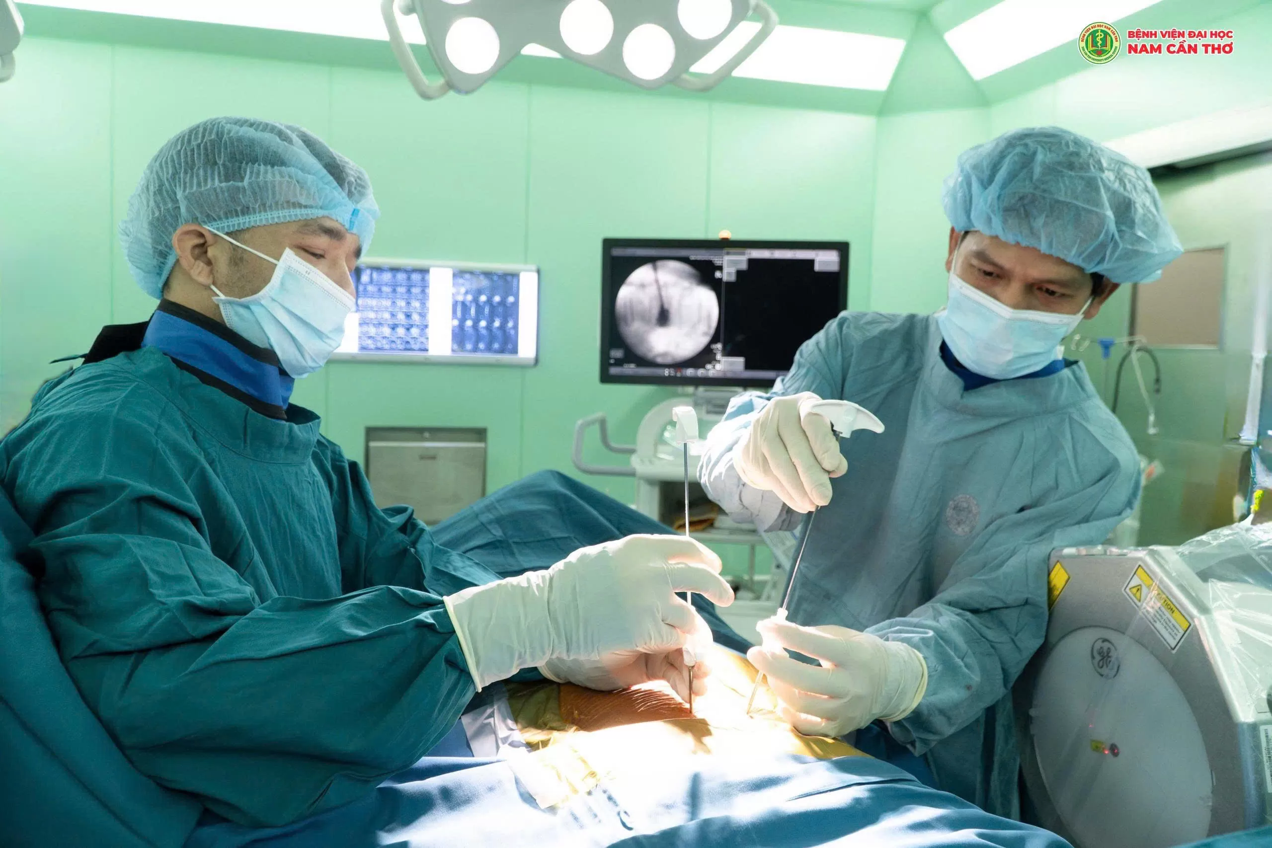 BỆNH VIỆN ĐẠI HỌC NAM CẦN THƠ ĐIỀU TRỊ HIỆU QUẢ CA GÃY LÚN CỘT SỐNG THẮT LƯNG DO LOÃNG XƯƠNG CHO BỆNH NHÂN CAO TUỔI