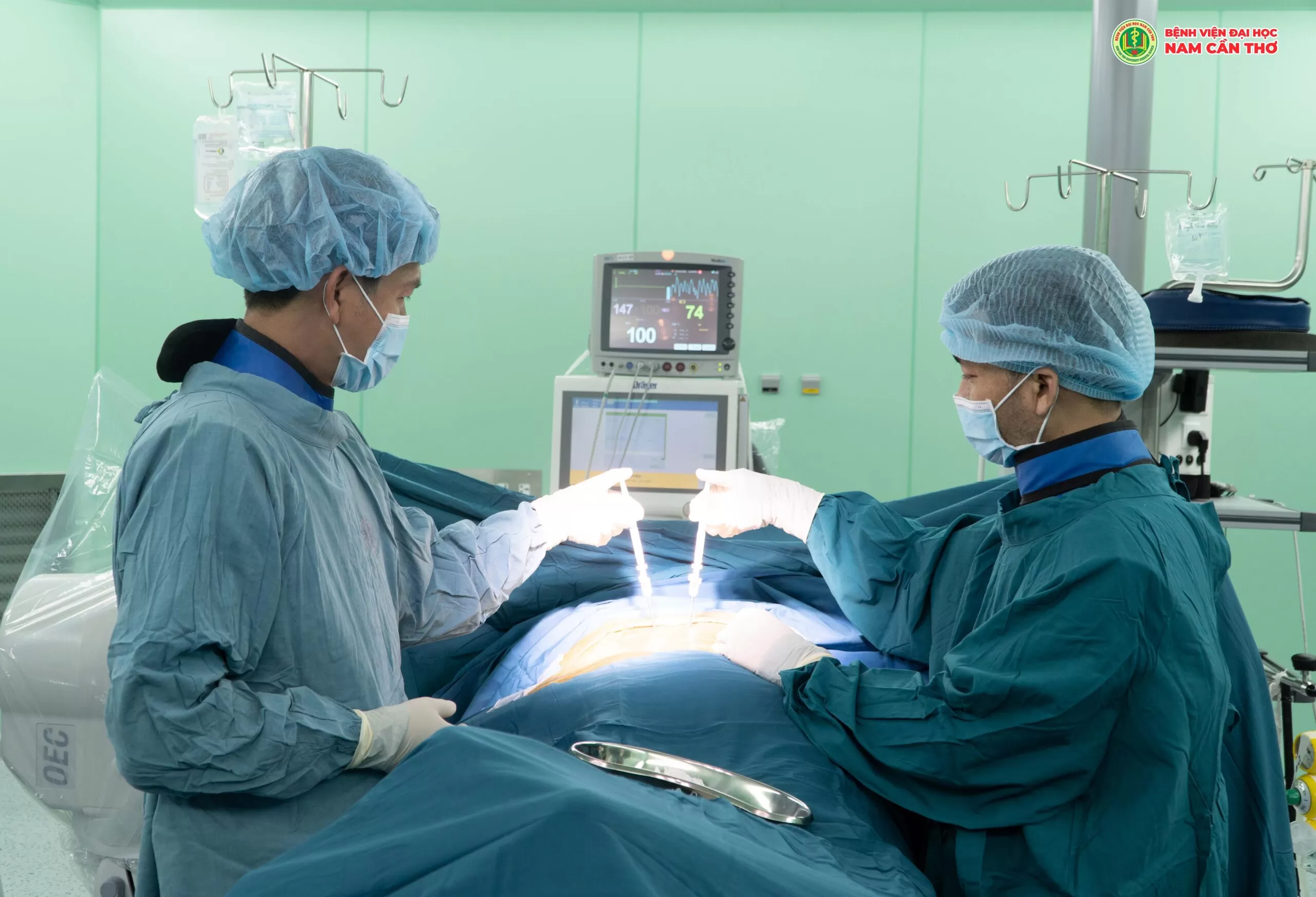 BỆNH VIỆN ĐẠI HỌC NAM CẦN THƠ ĐIỀU TRỊ HIỆU QUẢ CA GÃY LÚN CỘT SỐNG THẮT LƯNG DO LOÃNG XƯƠNG CHO BỆNH NHÂN CAO TUỔI