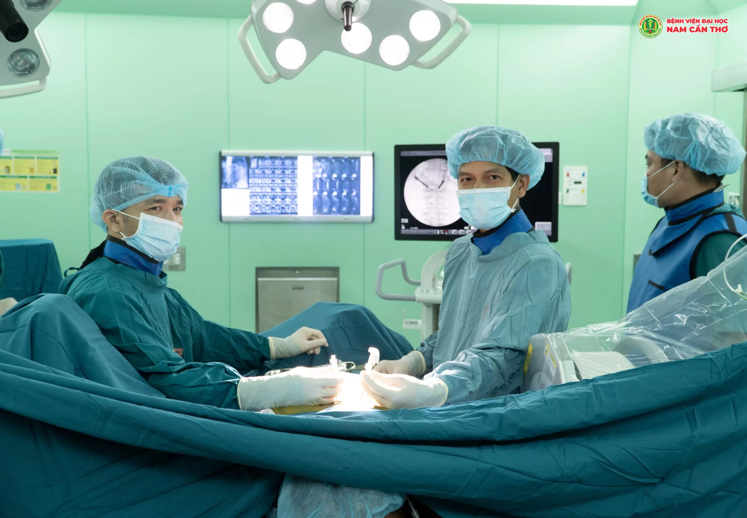 BỆNH VIỆN ĐẠI HỌC NAM CẦN THƠ ĐIỀU TRỊ HIỆU QUẢ CA GÃY LÚN CỘT SỐNG THẮT LƯNG DO LOÃNG XƯƠNG CHO BỆNH NHÂN CAO TUỔI