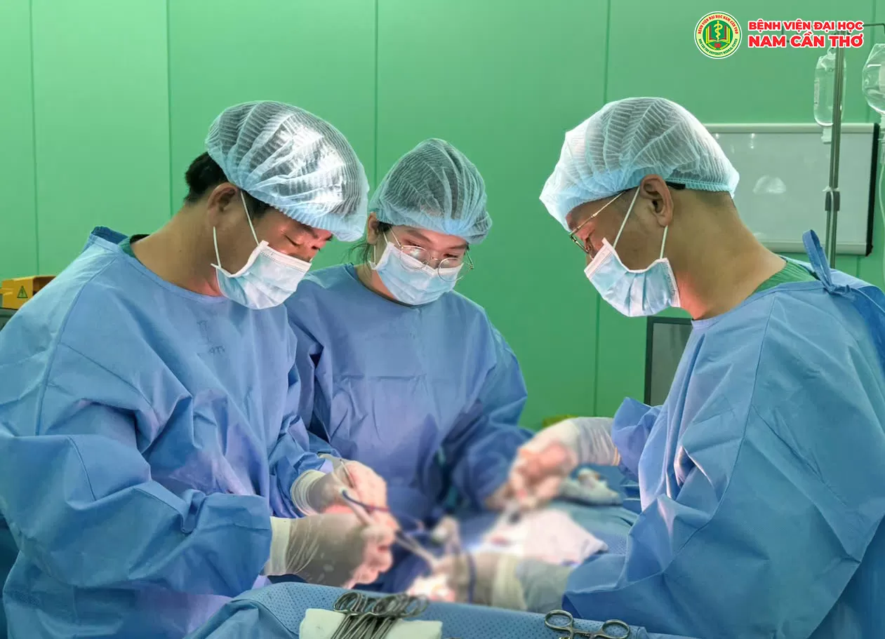 PHẪU THUẬT ĐIỀU TRỊ ĐA KHỐI U SỢI THẦN KINH DƯỚI DA PHỨC TẠP