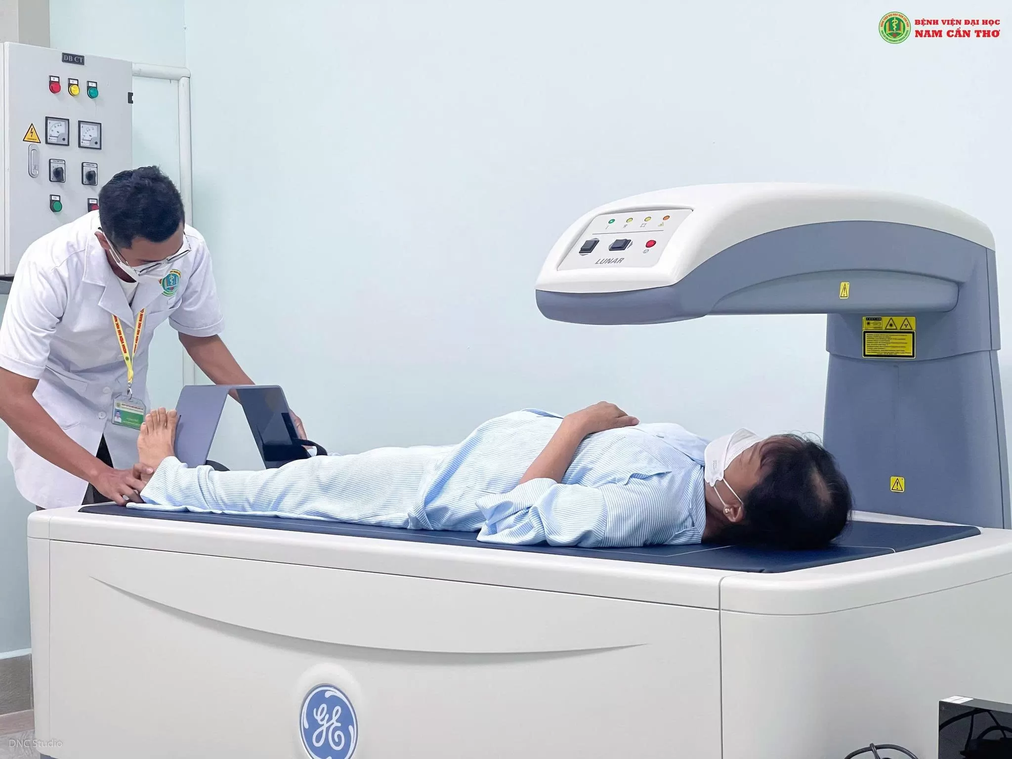 Máy đo loãng xương tại Bệnh viện Đại học Nam Cần Thơ